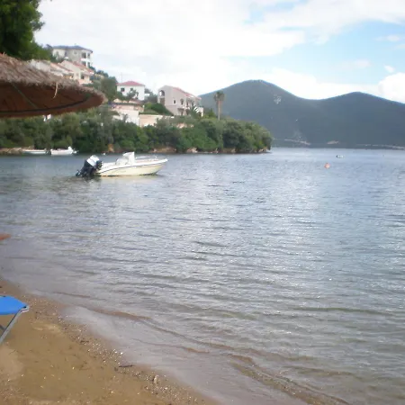 萨罗尼奇奥公寓 *