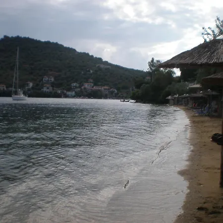 萨罗尼奇奥公寓 * Pteleós